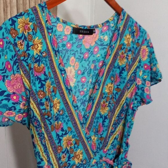 ZESICA FLORAL PRINT WRAP DRESS SIZE MEDIUM - Picture 3 of 5